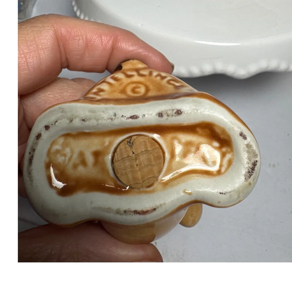 Van Tellingen Hugging Bears Salt Pepper Shakers Tan Good Vintage Ceramic MCM